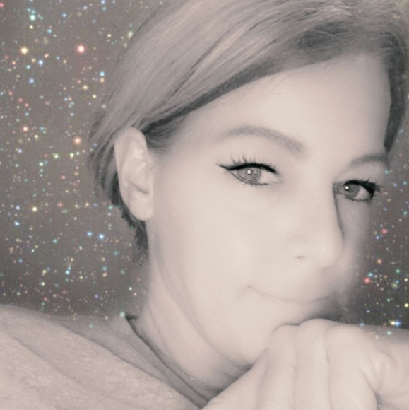 Meet your Posher, Paula - Picture 2 of 2